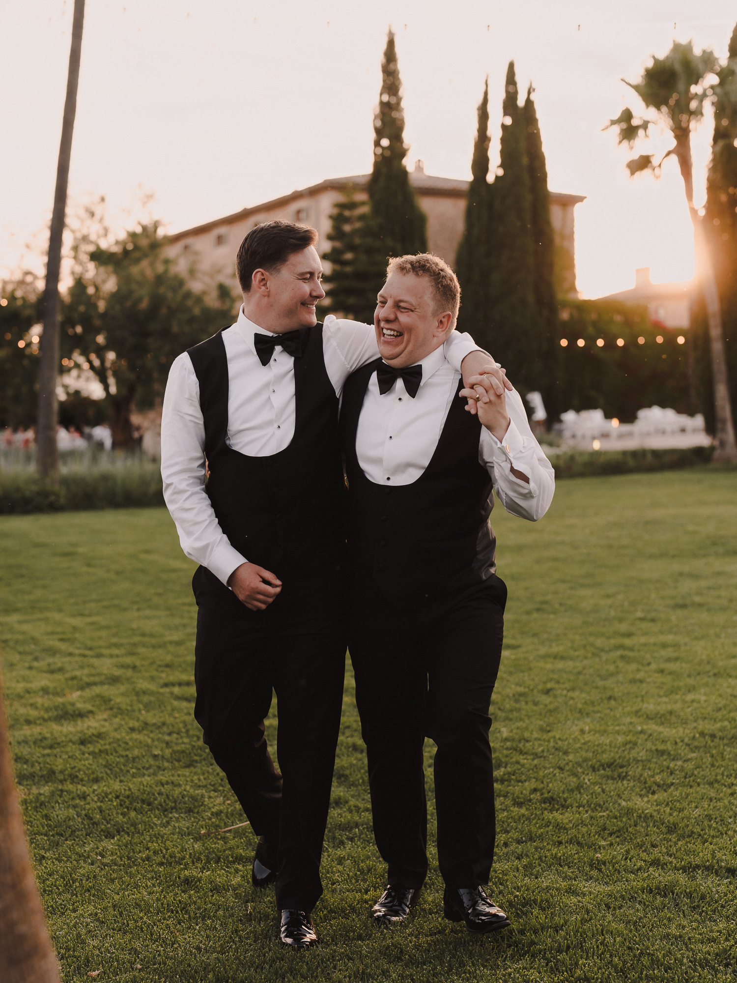 Couple at sunset at Finca Son Mir, Mallorca – Photos by Ville