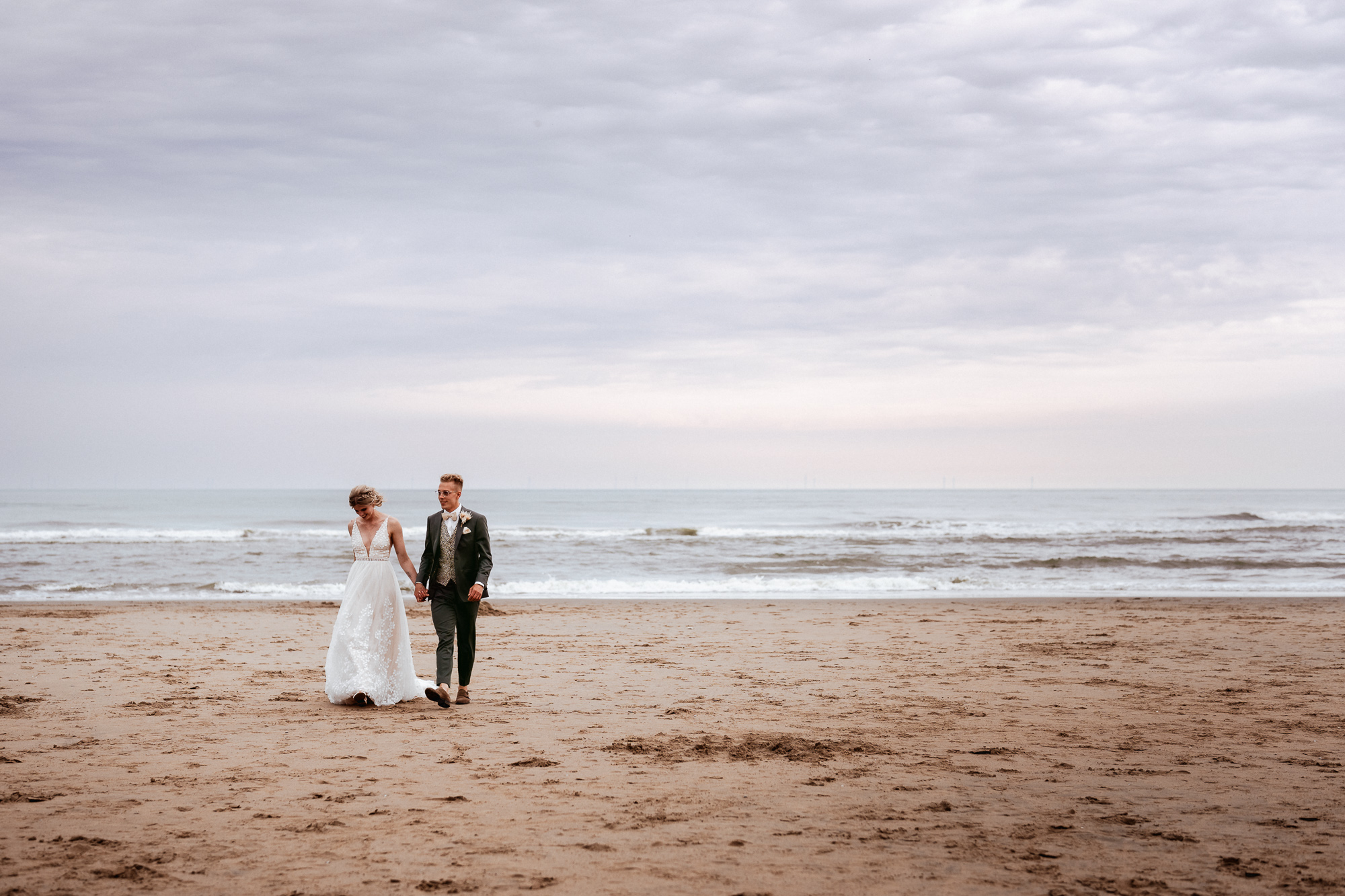 Wedding couple on the beach in Mallorca – Photos by Ville